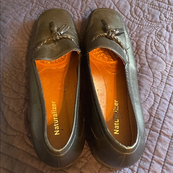 Naturalizer Women's Black Tassel Loafers Size 8 Leather Upper Preppy Traditional - Picture 2 of 7